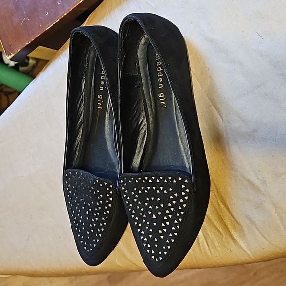 Madden Girl Elka Black & Gold Faux SuedeLaser Cut Pointed Toe Flats size 7.5 - Picture 7 of 7